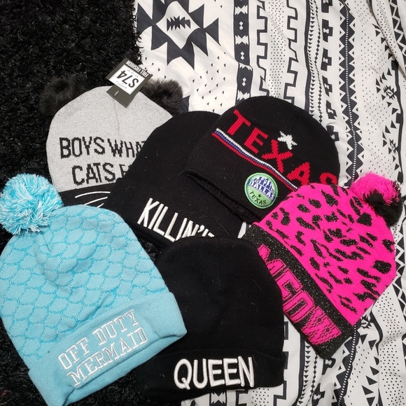 Accessories - Bundle of beanies